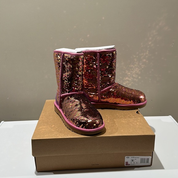 🌸NEW UGG BOOTS W CLASSIC SHORT SEQUIN Sz 8 WITH BOX. - Picture 15 of 16